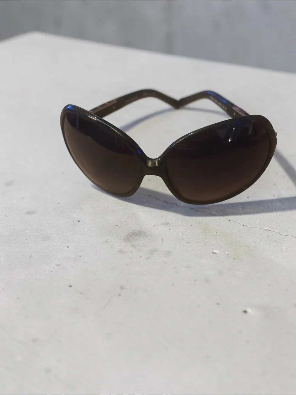 Tory Burch Oversized Black Gradient Sunglasses Gold Hardware